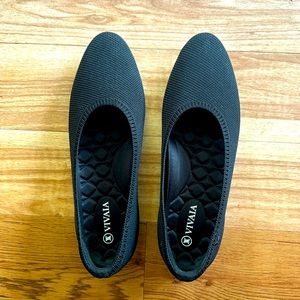 Vivaia Lightweight Almond-toe Flats